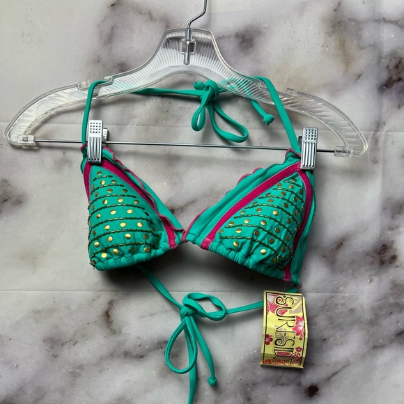 Surf side woman’s Bikini top - Picture 2 of 16